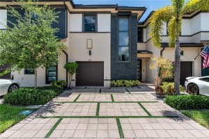 15980 NW 91st Ct, Miami Lakes, FL 33016, Sold 08/26/22