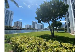 1000 Parkview Dr APT 523, Hallandale Beach, FL 33009, Sold 06/10/23