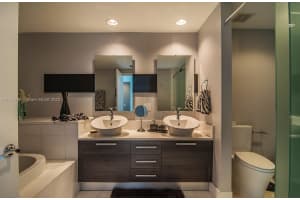 2950 NE 188th St APT 536, Aventura, FL 33180, Sold 09/12/22