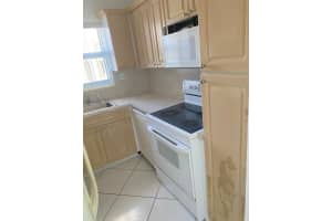 4747 Collins Ave APT 414, Miami Beach, FL 33140, Sold 09/22/22