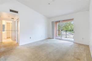 8070 N Nob Hill Rd APT 201, Tamarac, FL 33321, Sold 08/09/22