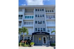 329 SE 3rd St #302s, Hallandale Beach, FL 33009, Sold 11/07/22