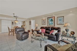 5401 Collins Ave APT 1020, Miami Beach, FL 33140, Sold 08/30/22