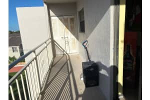 8425 NW 8th St APT 406, Miami, FL 33126, Sold 02/09/23