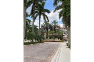 16100 Emerald Estates Dr APT 290, Weston, FL 33331, Sold 08/05/22