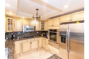 5401 Collins Ave APT 911, Miami Beach, FL 33140, Sold 09/19/22