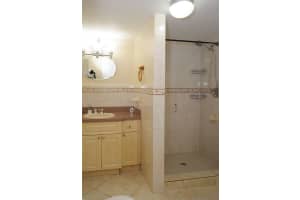 9711 Fontainebleau Blvd D208, Miami, FL 33172, Sold 08/16/22