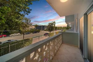 949 Pennsylvania Ave APT 201, Miami Beach, FL 33139, Sold 01/25/23