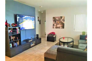 462 Golden Isles Dr APT 203, Hallandale Beach, FL 33009, Sold 08/25/22