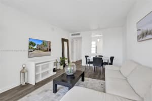 3101 N Country Club Dr APT 506, Aventura, FL 33180, Sold 09/27/22