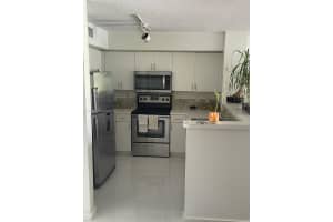 4440 NW 107th Ave Apt 206-7, Doral, FL 33178, Sold 09/22/22