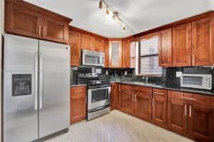 18181 NE 31st Ct APT 807, Aventura, FL 33160, Sold 11/18/22