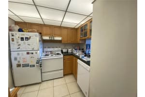 9310 Fontainebleau Blvd APT 512, Miami, FL 33172, Sold 08/30/22