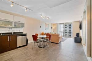 345 Ocean Dr APT 723, Miami Beach, FL 33139, Sold 09/14/22