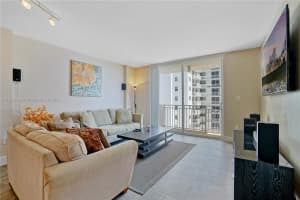 345 Ocean Dr APT 723, Miami Beach, FL 33139, Sold 09/14/22