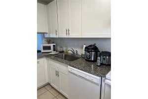 551 NW 107th Ave APT 104, Miami, FL 33172, Sold 09/12/22