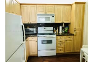 18071 Biscayne Blvd APT 1503, Aventura, FL 33160, Sold 11/10/22