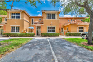8504 NW 140th Terrace APT 902, Miami Lakes, FL 33016, Sold 09/30/22