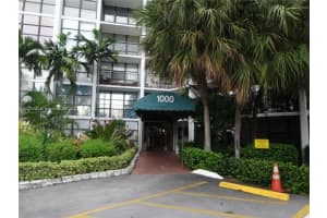 1000 Parkview Dr APT 811, Hallandale Beach, FL 33009, Sold 11/07/22