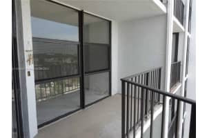 1000 Parkview Dr APT 811, Hallandale Beach, FL 33009, Sold 11/07/22