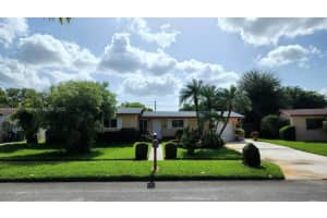 18520 NW 81st Ct, Hialeah, FL 33015, Sold 10/11/22