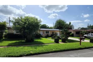 18520 NW 81st Ct, Hialeah, FL 33015, Sold 10/11/22