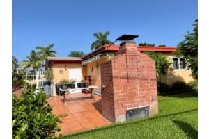 18520 NW 81st Ct, Hialeah, FL 33015, Sold 10/11/22