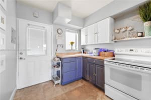 851 Meridian Ave APT 43, Miami Beach, FL 33139, Sold 09/19/22