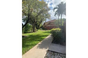 5975 SW 137th Ave APT 801, Miami, FL 33183, Sold 01/17/23