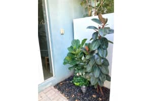 709 2nd St #5, Miami Beach, FL 33139, Sold 09/28/22