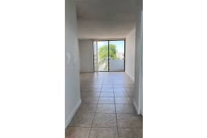 8251 NW 8th St APT 509, Miami, FL 33126, Sold 09/08/22