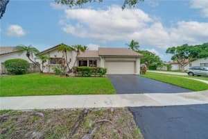 10308 NW 6th St, Plantation, FL 33324, Sold 12/28/22