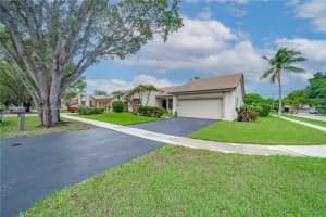 10308 NW 6th St, Plantation, FL 33324, Sold 12/28/22