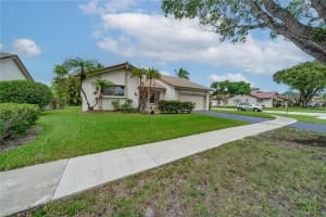 10308 NW 6th St, Plantation, FL 33324, Sold 12/28/22