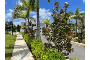529 NW 17th St, Fort Lauderdale, FL 33311, Sold 08/23/22