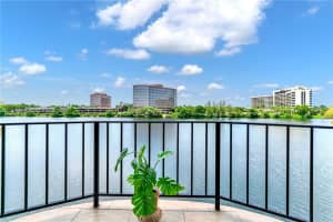 5201 NW 7th St APT 419, Miami, FL 33126, Sold 09/01/22