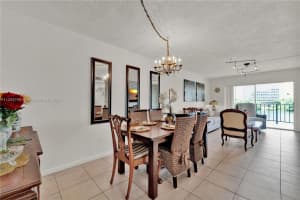 5201 NW 7th St APT 419, Miami, FL 33126, Sold 09/01/22