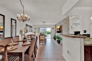 5201 NW 7th St APT 419, Miami, FL 33126, Sold 09/01/22