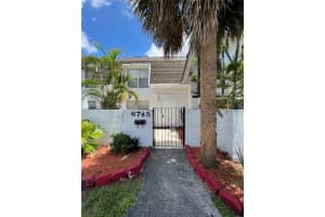 6745 SW 40th St, Davie, FL 33314, Sold 10/21/22