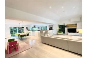 4365 N Bay Rd, Miami Beach, FL 33140, Sold 09/30/22