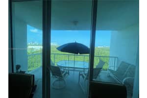 14951 Royal Oaks Ln APT 1401, North Miami, FL 33181, Sold 10/03/22