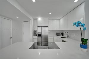 200 Leslie Dr APT 917, Hallandale Beach, FL 33009, Sold 10/07/22