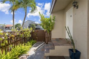 10282 NW 9th St Cir APT 205, Miami, FL 33172, Sold 08/30/22