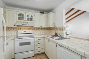 10282 NW 9th St Cir APT 205, Miami, FL 33172, Sold 08/30/22