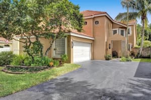 10140 NW 4th St, Plantation, FL 33324, Sold 10/05/22