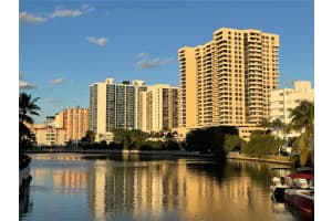 2555 Collins Ave, Miami Beach, FL 33140, Sold 11/30/22