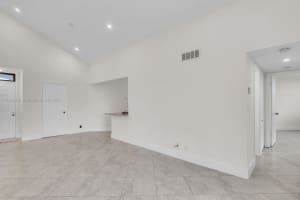 212 Lake Pointe Dr APT 310, Oakland Park, FL 33309, Sold 08/25/22