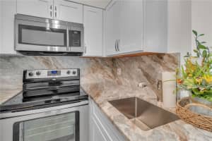 212 Lake Pointe Dr APT 310, Oakland Park, FL 33309, Sold 08/25/22