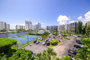 1000 Parkview Dr APT 514, Hallandale Beach, FL 33009, Sold 10/06/22