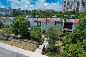 265 Grapetree Dr APT 111, Key Biscayne, FL 33149, Sold 10/28/22